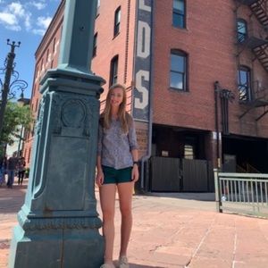 Meet your Posher, Adrianna